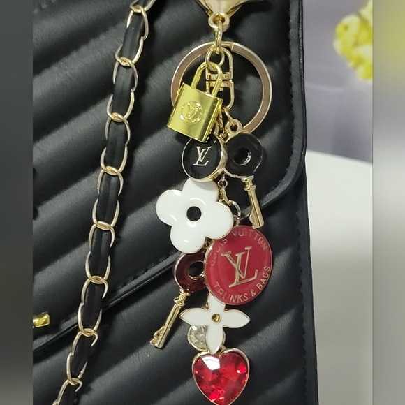 LV Trunks & Bags Multi Charm Keychain/Bag Charm, New - Picture 3 of 6